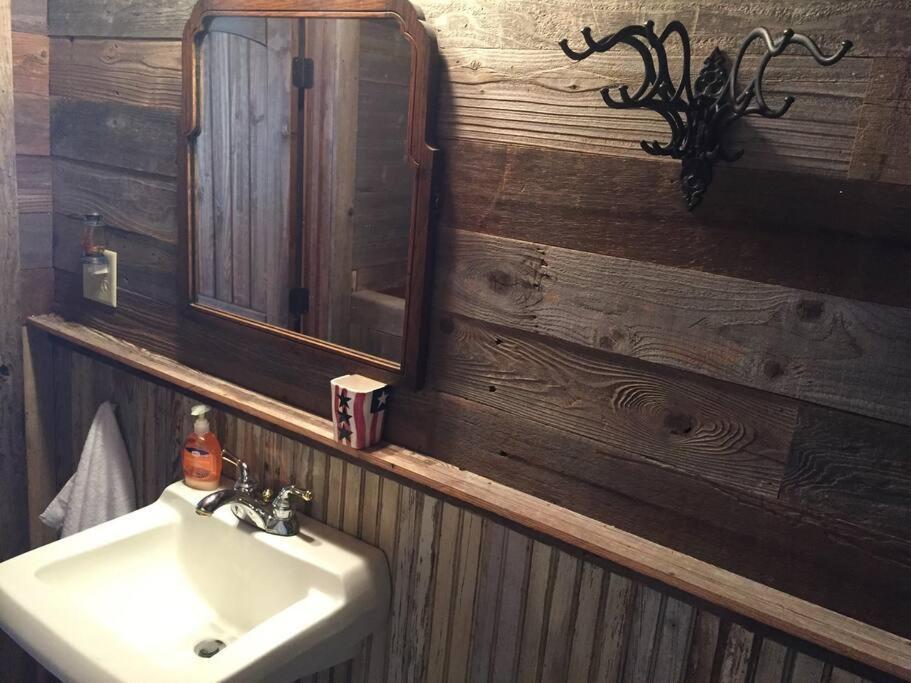 8Th St. Cowboy Haus I Biker Friendly I River Bandera Exterior photo